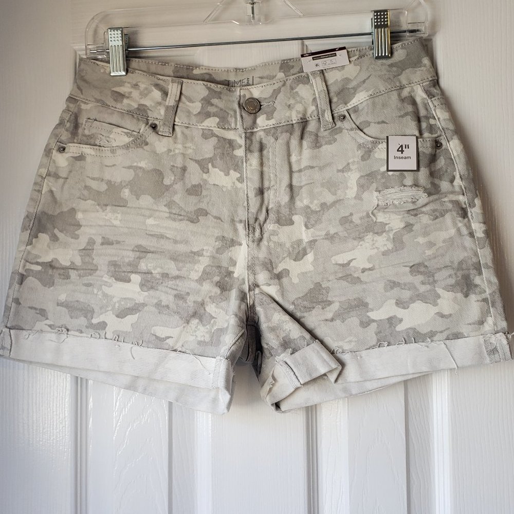 Mid-Rise Jean Camo Distressed Cream Shorts